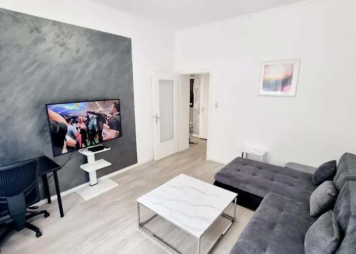 Cozy And Modern 1 Bedroom 3 Room Apartment